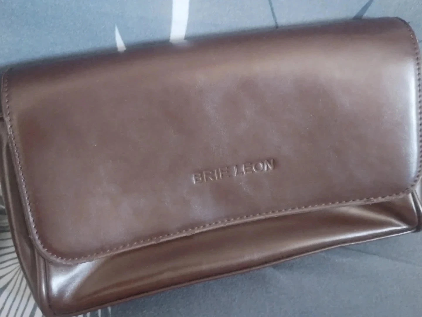 Pochette marron cuir Brie Leon